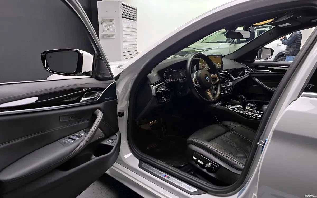 BMW 550 I xDrive Msport - Shadowline, снимка 13 - Автомобили и джипове - 55736198