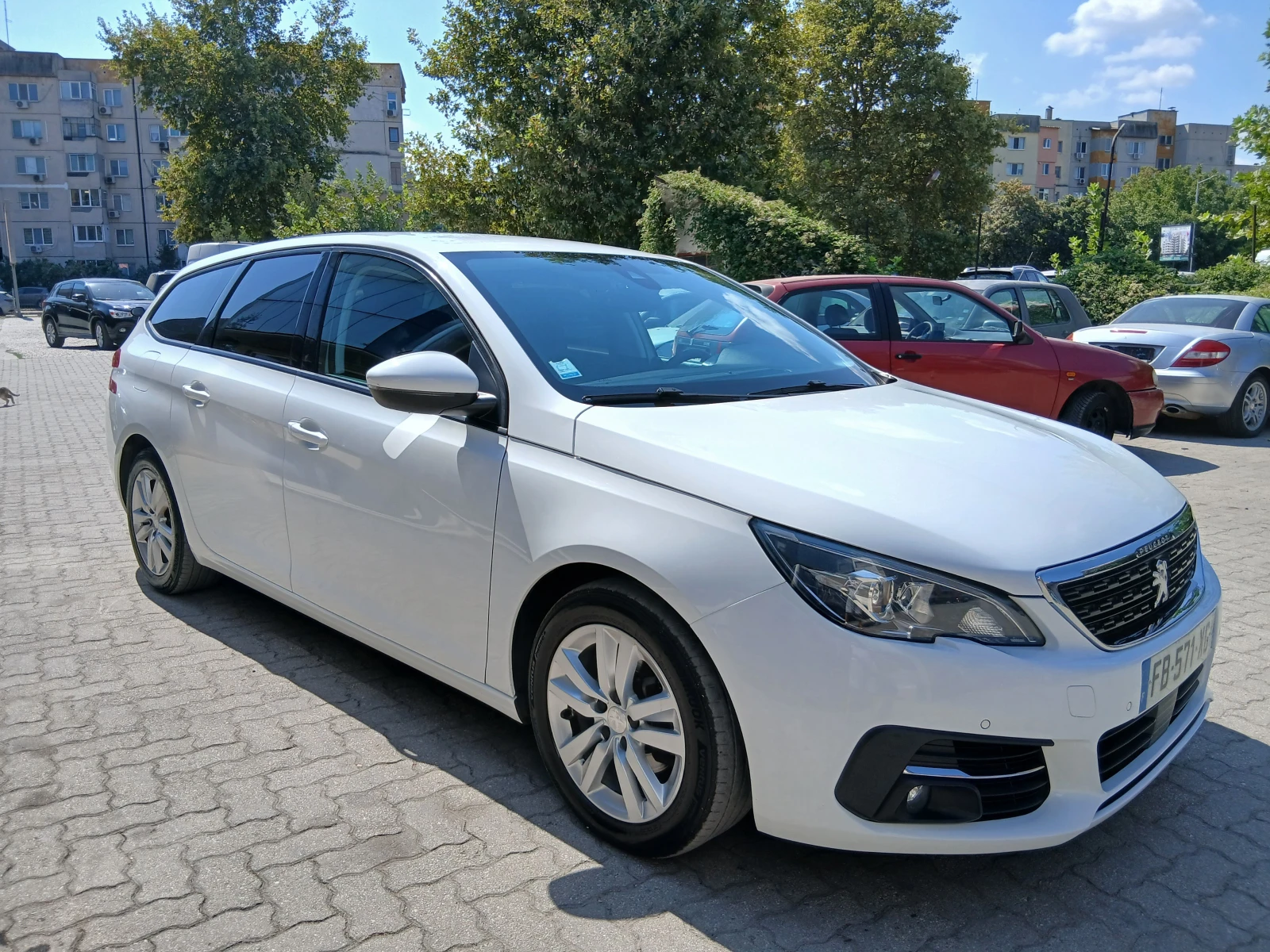 Peugeot 308 1.5 Blue-HDi Active, снимка 4 - Автомобили и джипове - 55835778