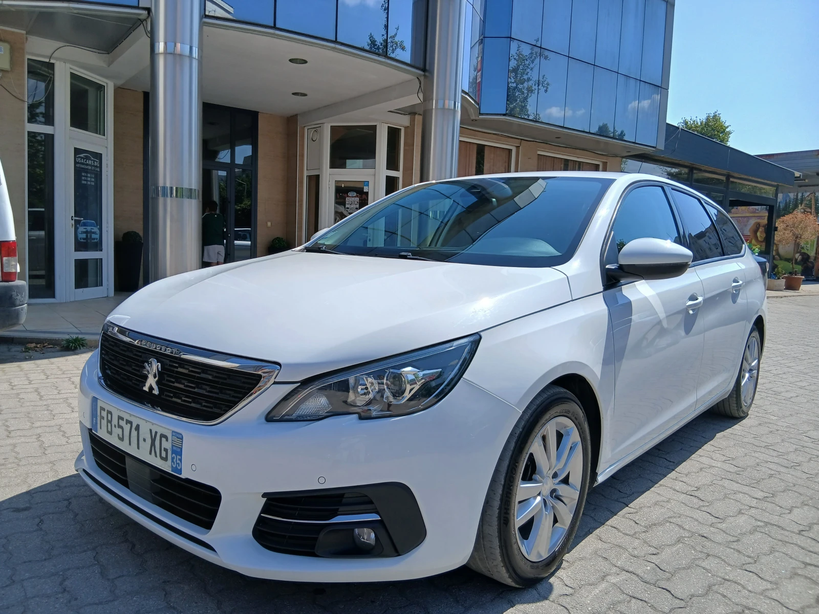 Peugeot 308 1.5 Blue-HDi Active, снимка 2 - Автомобили и джипове - 55835778