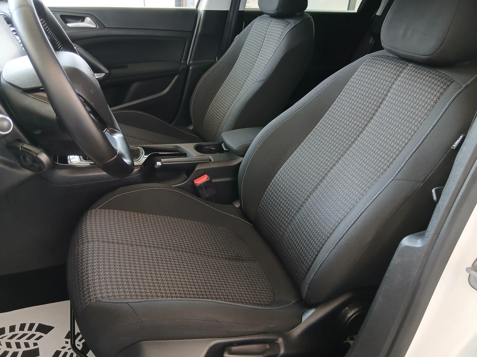 Peugeot 308 1.5 Blue-HDi Active, снимка 11 - Автомобили и джипове - 55835778