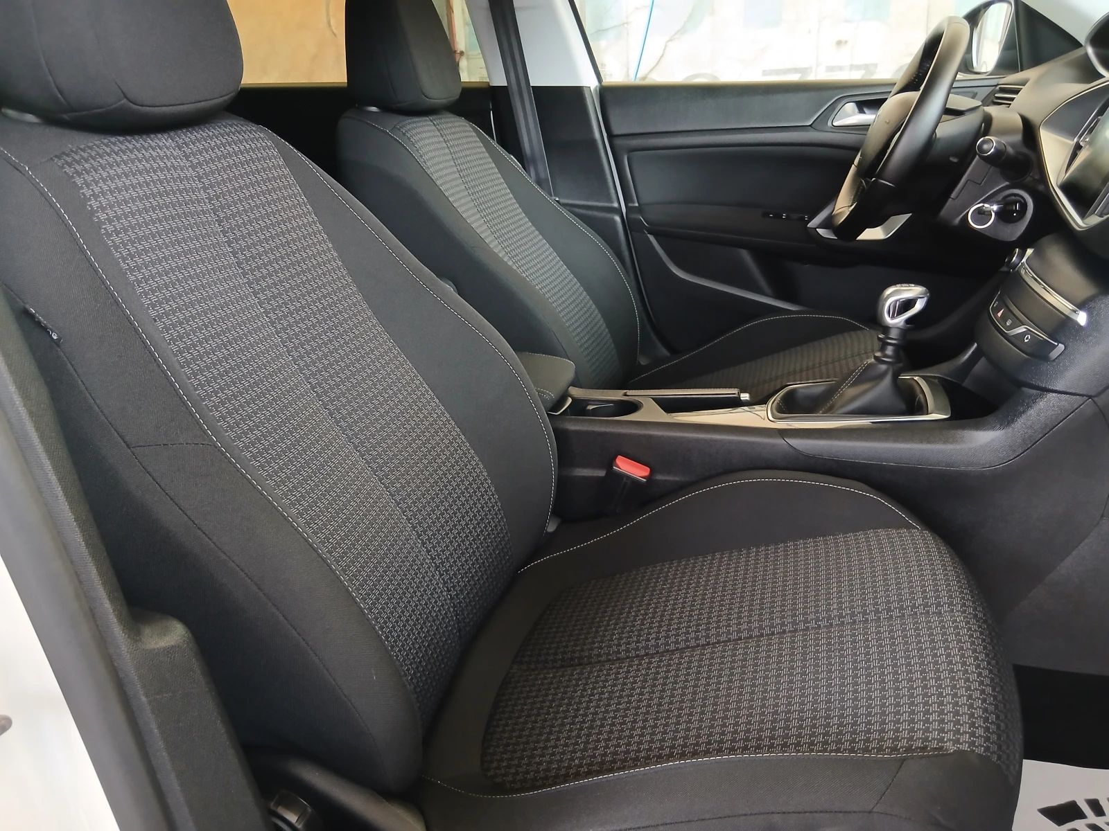 Peugeot 308 1.5 Blue-HDi Active, снимка 13 - Автомобили и джипове - 55835778