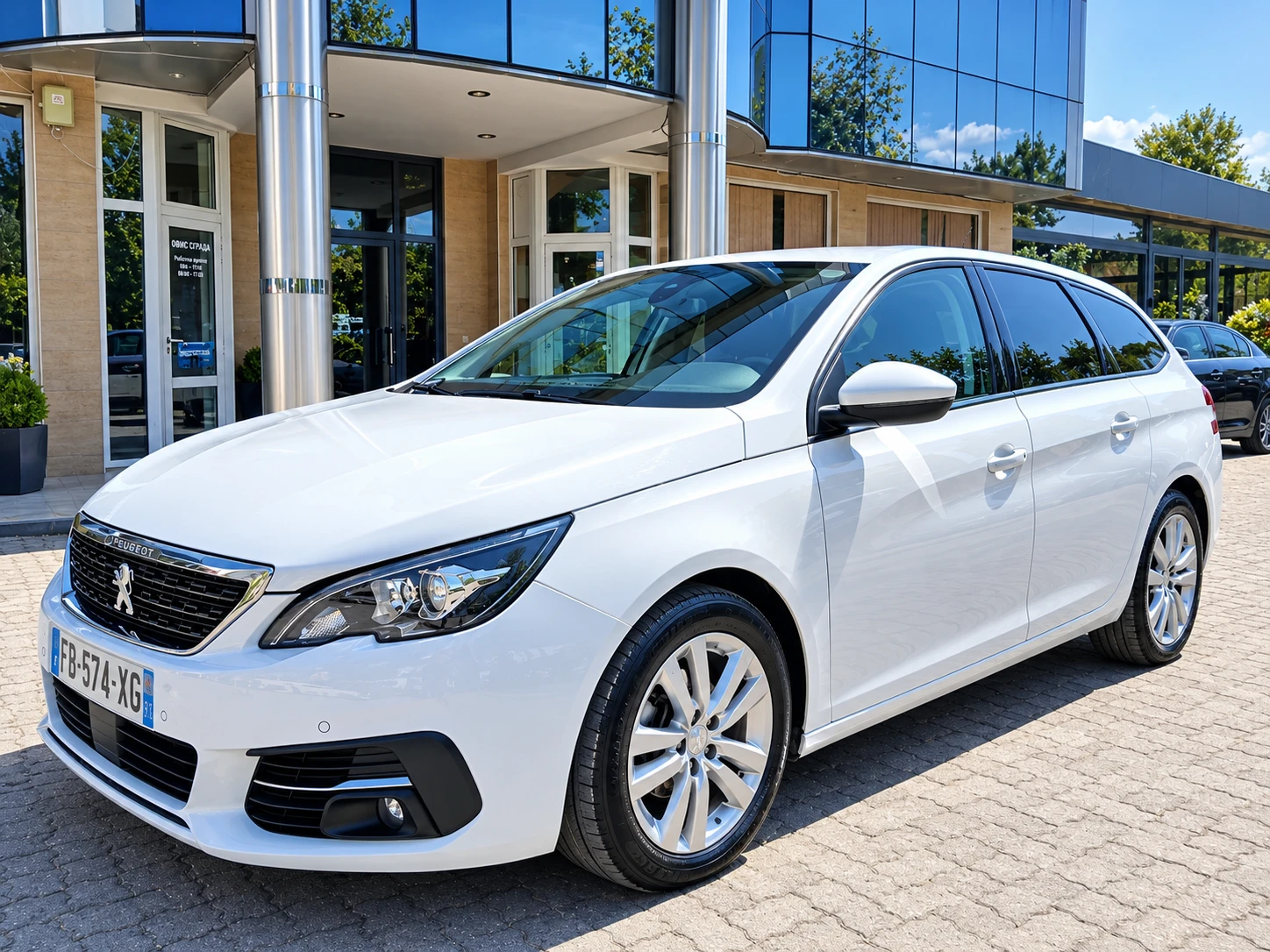 Peugeot 308 1.5 Blue-HDi Active, снимка 3 - Автомобили и джипове - 55835778