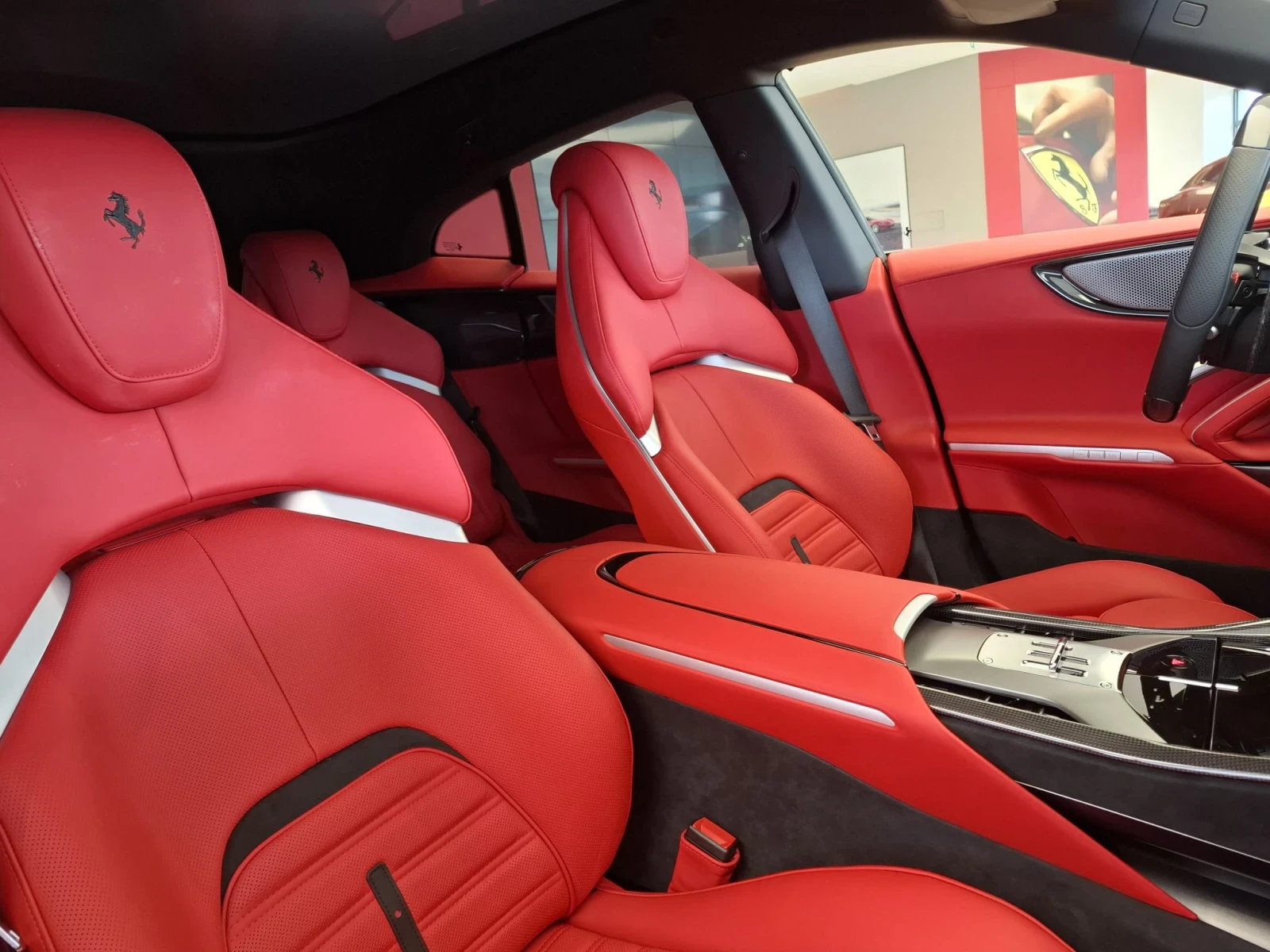 Ferrari Purosangue Full Carbon W12/Panorama, снимка 17 - Автомобили и джипове - 55987486