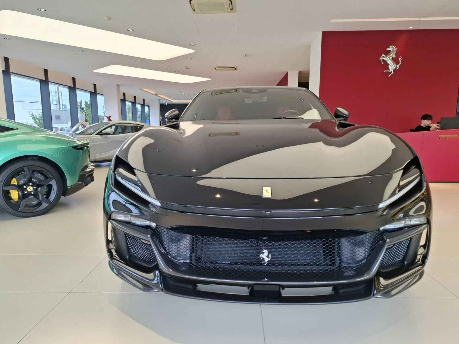 Ferrari Purosangue Full Carbon W12/Panorama, снимка 2 - Автомобили и джипове - 55987486