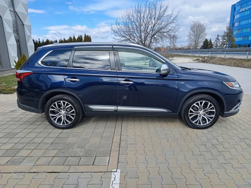 Mitsubishi Outlander GT 3.0V6 224kcS-AWC 4x4 .FULL 7места., снимка 4 - Автомобили и джипове - 53525060
