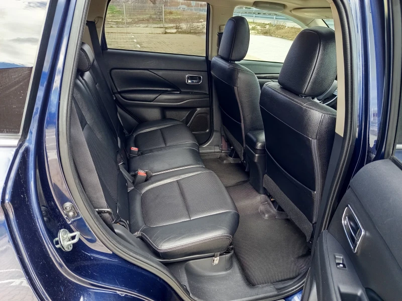 Mitsubishi Outlander GT 3.0V6 224kcS-AWC 4x4 .FULL 7места., снимка 13 - Автомобили и джипове - 53525060