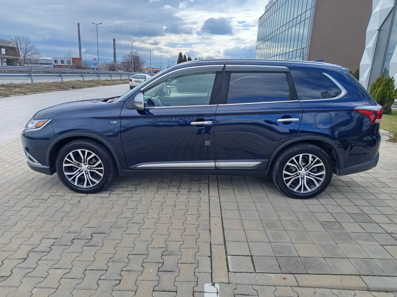Mitsubishi Outlander GT 3.0V6 224kcS-AWC 4x4 .FULL 7места., снимка 8 - Автомобили и джипове - 53525060