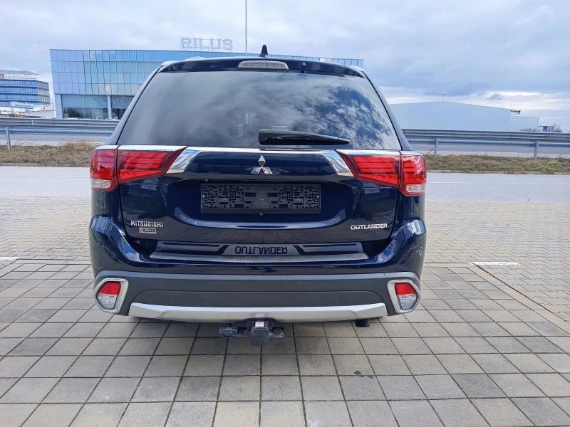 Mitsubishi Outlander GT 3.0V6 224kcS-AWC 4x4 .FULL 7места., снимка 6 - Автомобили и джипове - 53525060