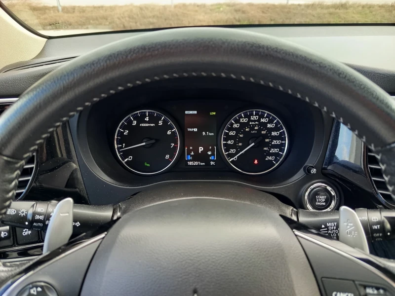 Mitsubishi Outlander GT 3.0V6 224kcS-AWC 4x4 .FULL 7места., снимка 12 - Автомобили и джипове - 53525060