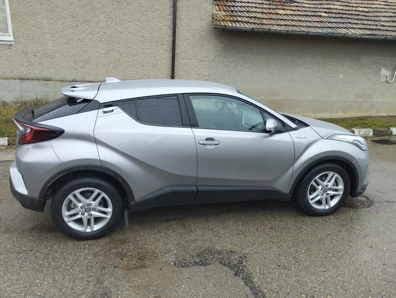 Toyota C-HR Hybrid 33000км.Facelift - изображение 4