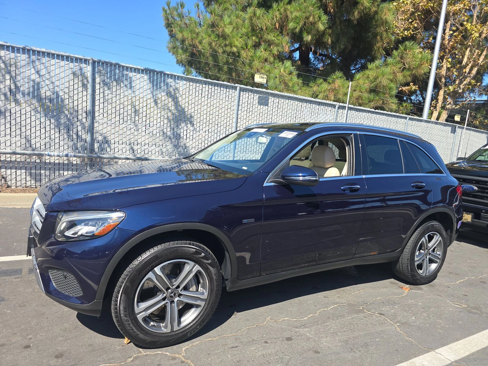 Mercedes-Benz GLC 350 PANO* BURMASTER* KEYLESS GO* ПОДГРЕВ* КАМЕРА* APPL - изображение 2
