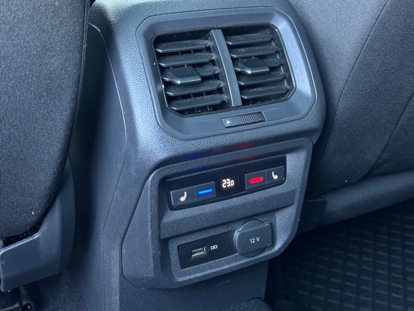 VW Tiguan LWB Highline 2.0TDI 4MOTION BMT - изображение 5