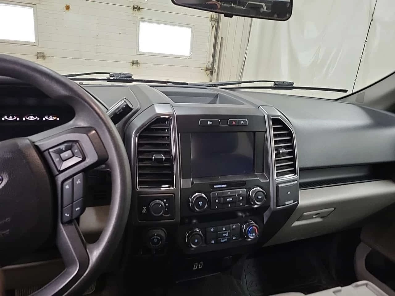 Ford F150 XLT CREW 5.0L| CARFAX| , снимка 10 - Автомобили и джипове - 53948901