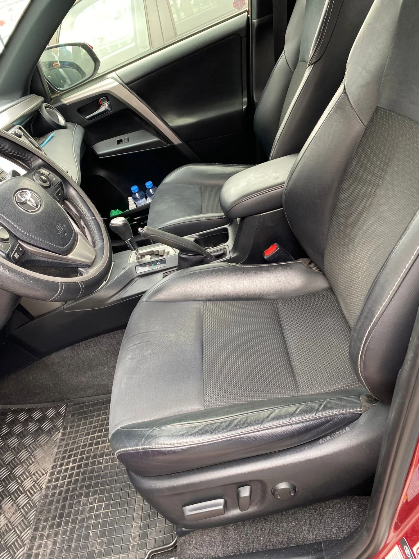 Toyota Rav4 Executive/4x4/360Camera/В гаранция, снимка 8 - Автомобили и джипове - 54038976