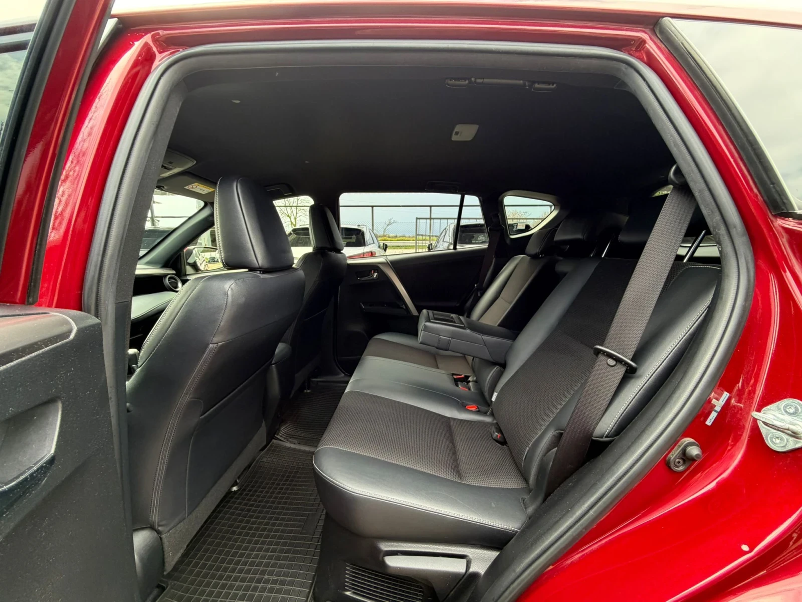 Toyota Rav4 Executive/4x4/360Camera/� �������� | Mobile.bg � ����������� 13