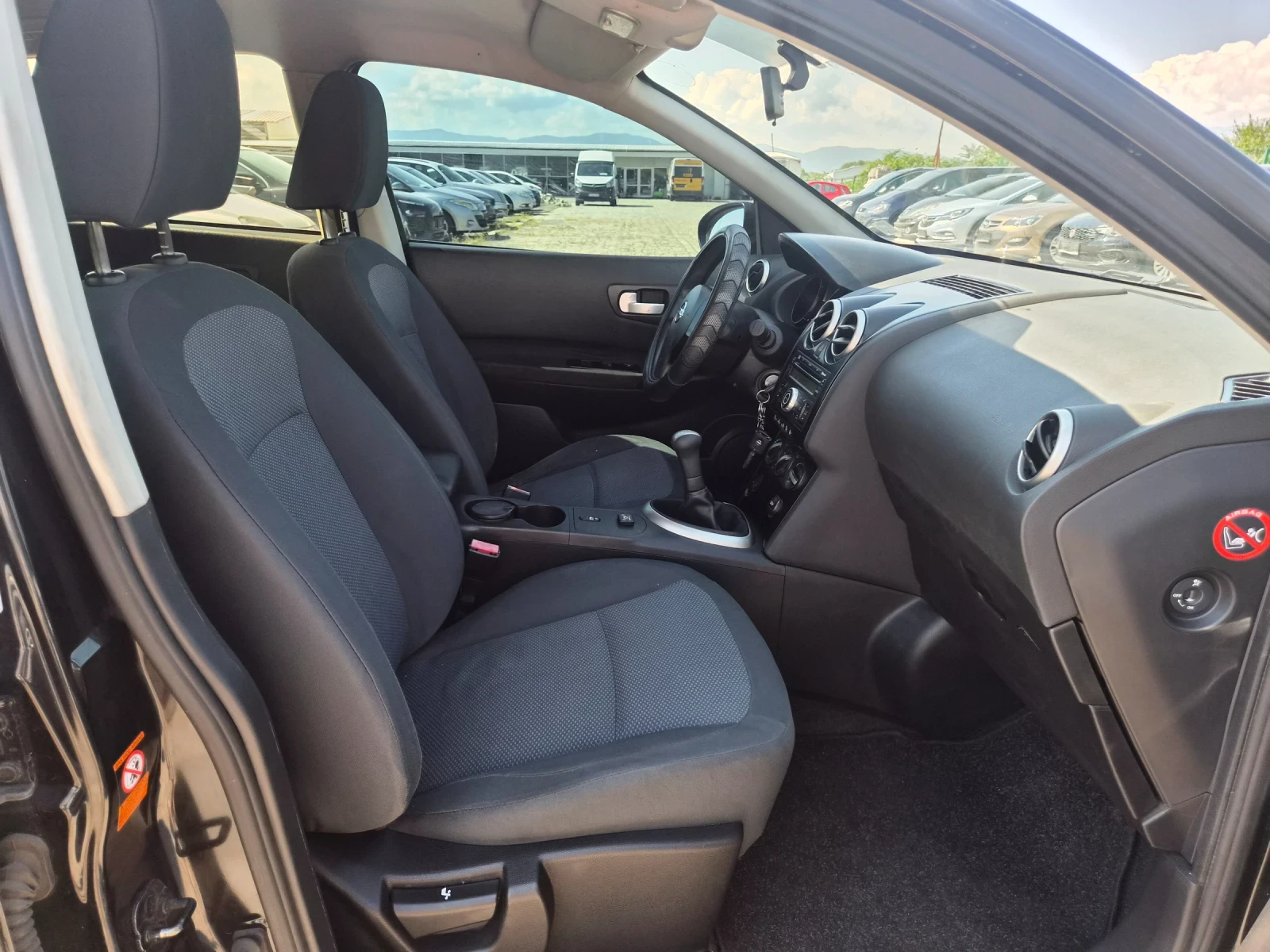 Nissan Qashqai 1.6i ГАЗ ВСИЧКО ПЛАТЕНО , снимка 13 - Автомобили и джипове - 54978103
