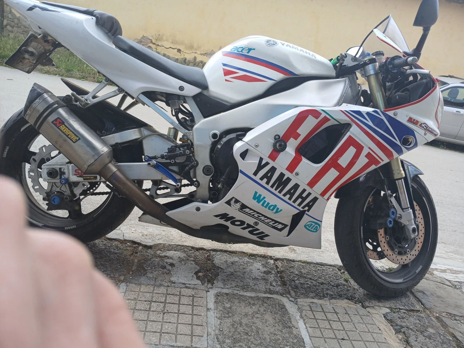 Yamaha YZF-R1