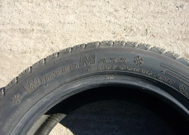 Гуми Зимни 205/55R16, снимка 2 - Гуми и джанти - 14701046