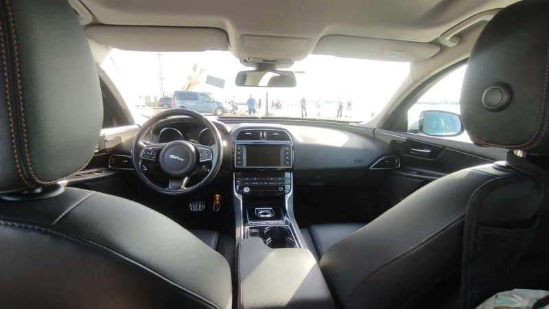 Jaguar XE, снимка 6 - Автомобили и джипове - 48058437