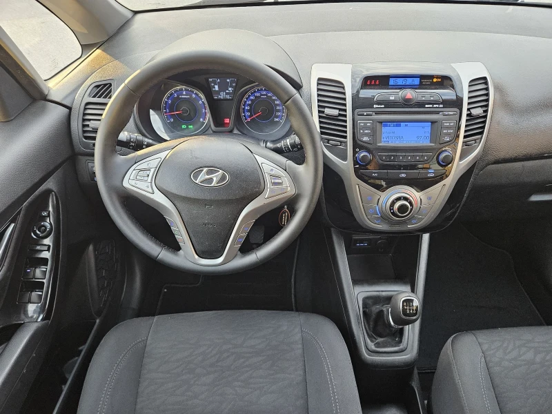 Hyundai Ix20 1.6i SWISS EDITION , снимка 10 - Автомобили и джипове - 52398676