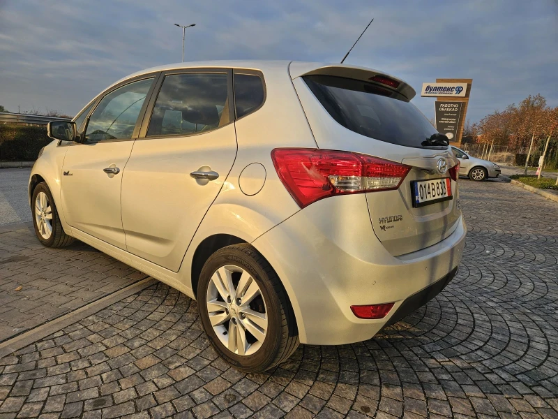 Hyundai Ix20 1.6i SWISS EDITION , снимка 3 - Автомобили и джипове - 52398676