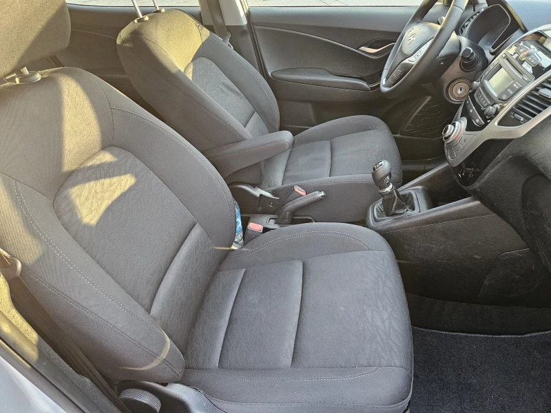 Hyundai Ix20 1.6i SWISS EDITION , снимка 8 - Автомобили и джипове - 52398676