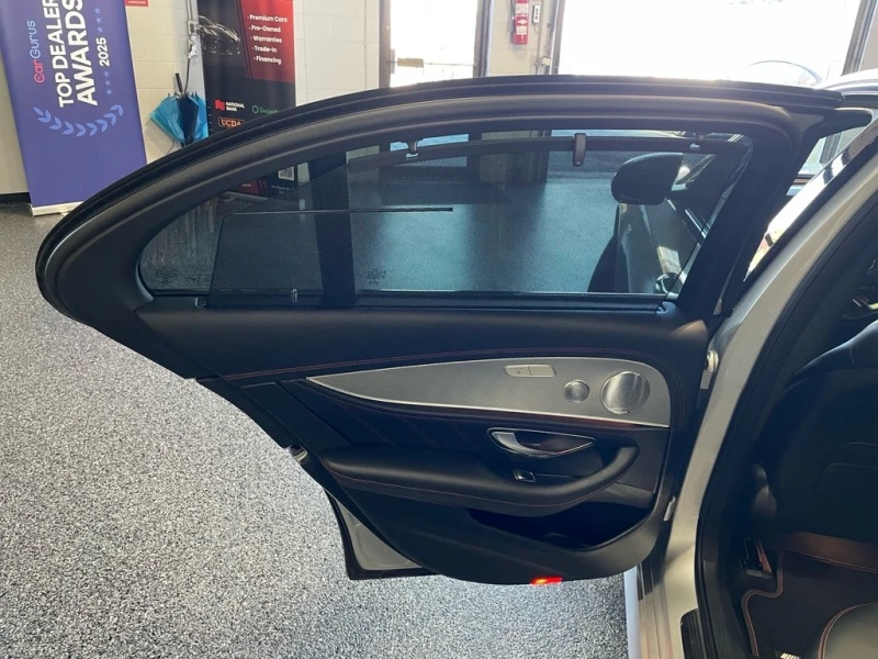 Mercedes-Benz E 43 AMG * * CARFAX * * АВТО КРЕДИТ * * , снимка 14 - Автомобили и джипове - 52582023