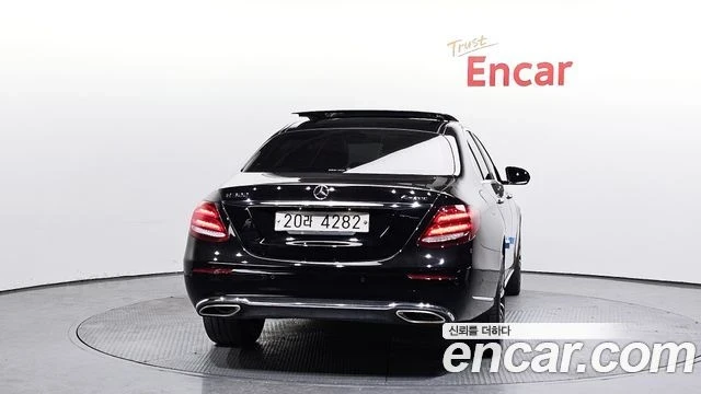 Mercedes-Benz E 300, снимка 4 - Автомобили и джипове - 53995587