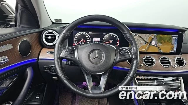 Mercedes-Benz E 300, снимка 14 - Автомобили и джипове - 53995587