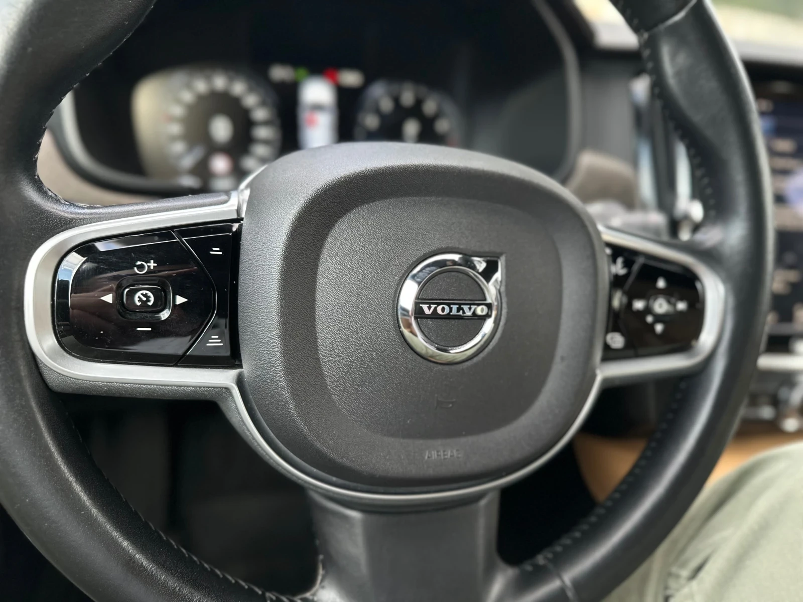 Volvo V90 Cross Country T5 - изображение 10