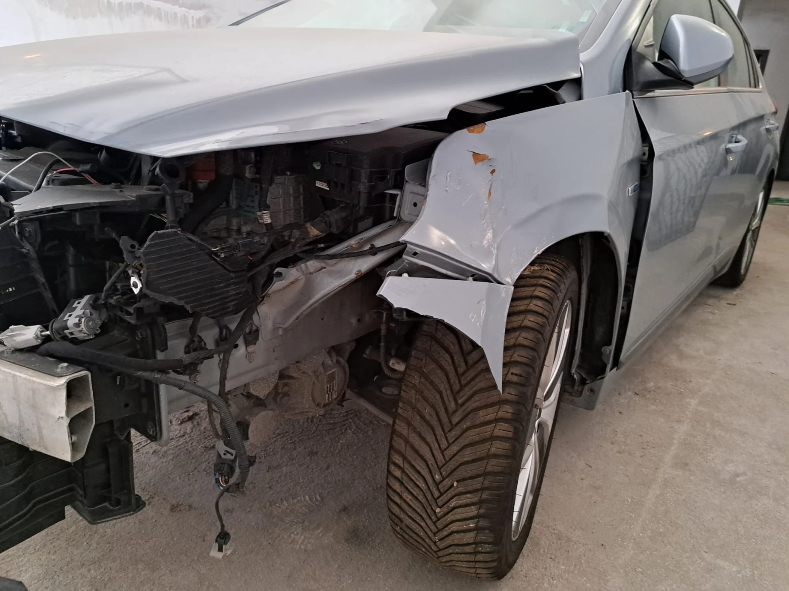 Hyundai Ioniq 1.6 - изображение 6