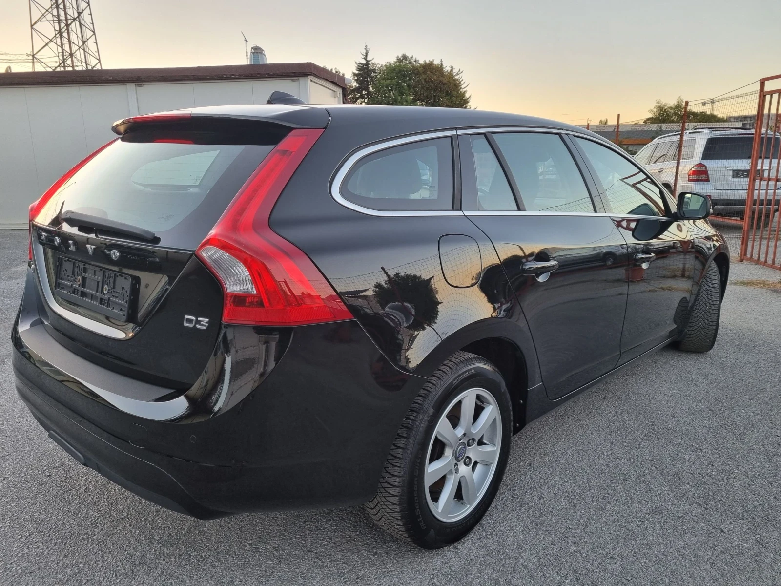 Volvo V60 2.0D3/136к.с/Евро5b/Автомат/Нави/Facelift/ - изображение 7
