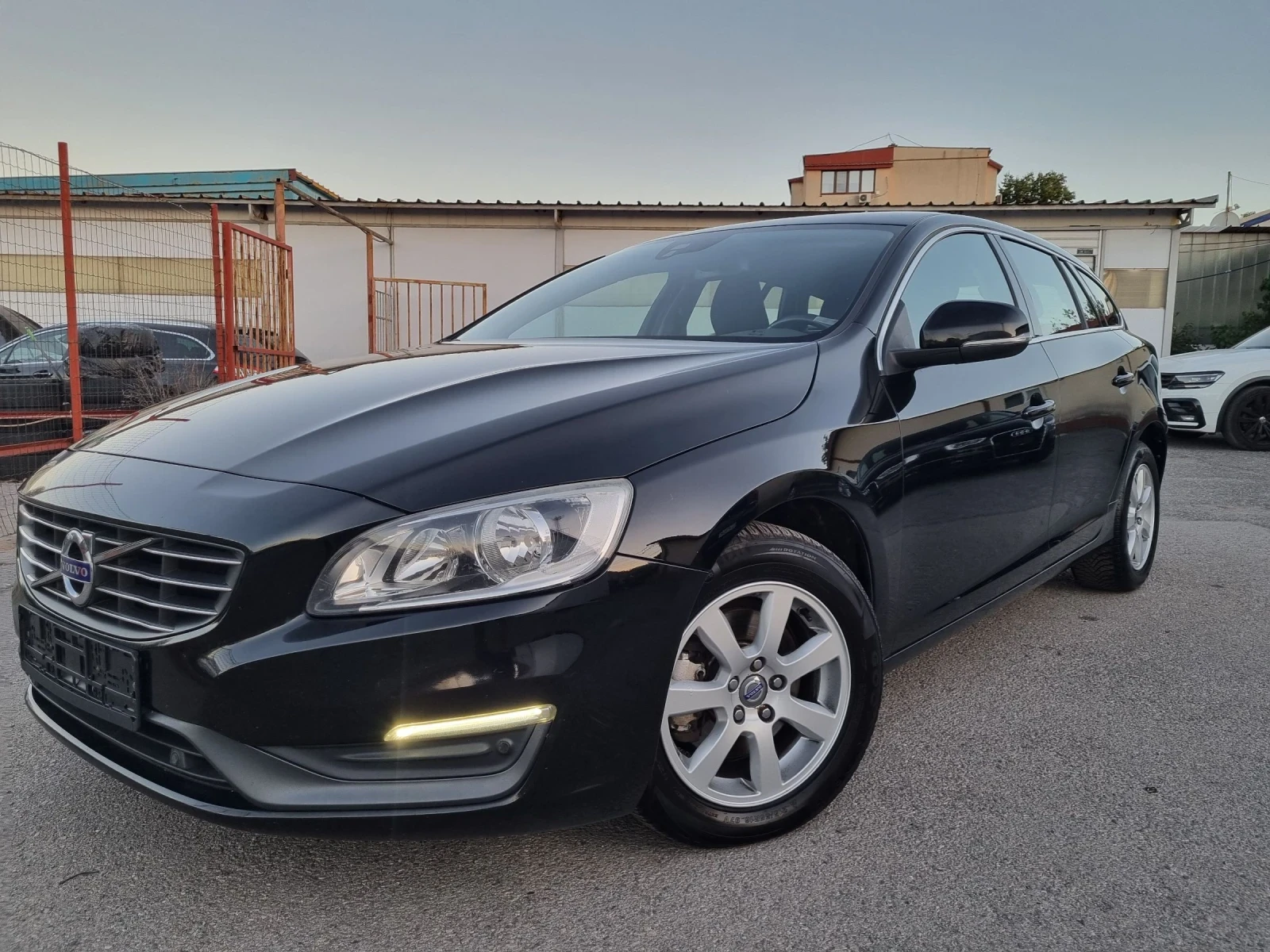 Volvo V60 2.0D3/136к.с/Евро5b/Автомат/Нави/Facelift/ - изображение 2