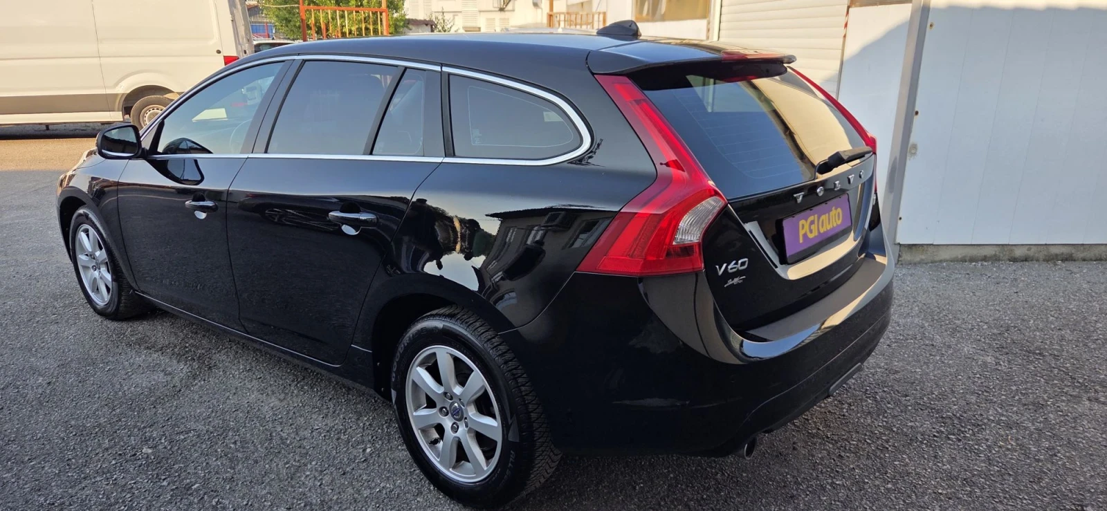 Volvo V60 2.0D3 5цил./136к.с/Евро5b/Автомат/Нави/Facelift/, снимка 7 - Автомобили и джипове - 51762936
