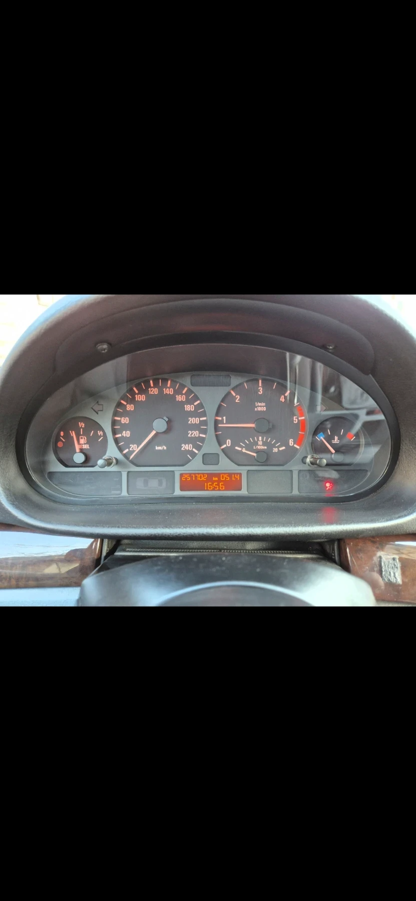 BMW 330 XDrive, снимка 16 - Автомобили и джипове - 53858892