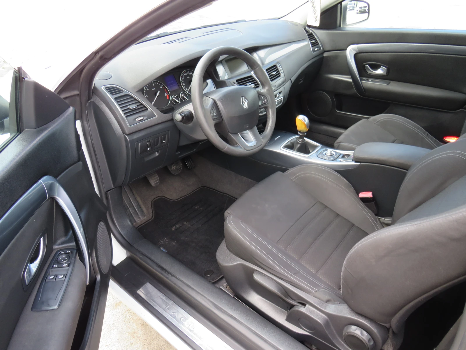 Renault Laguna COUPE 2.0D РЕГИСТРИРАН KEYLESS NAVIBONEV CARS дост, снимка 9 - Автомобили и джипове - 54836164
