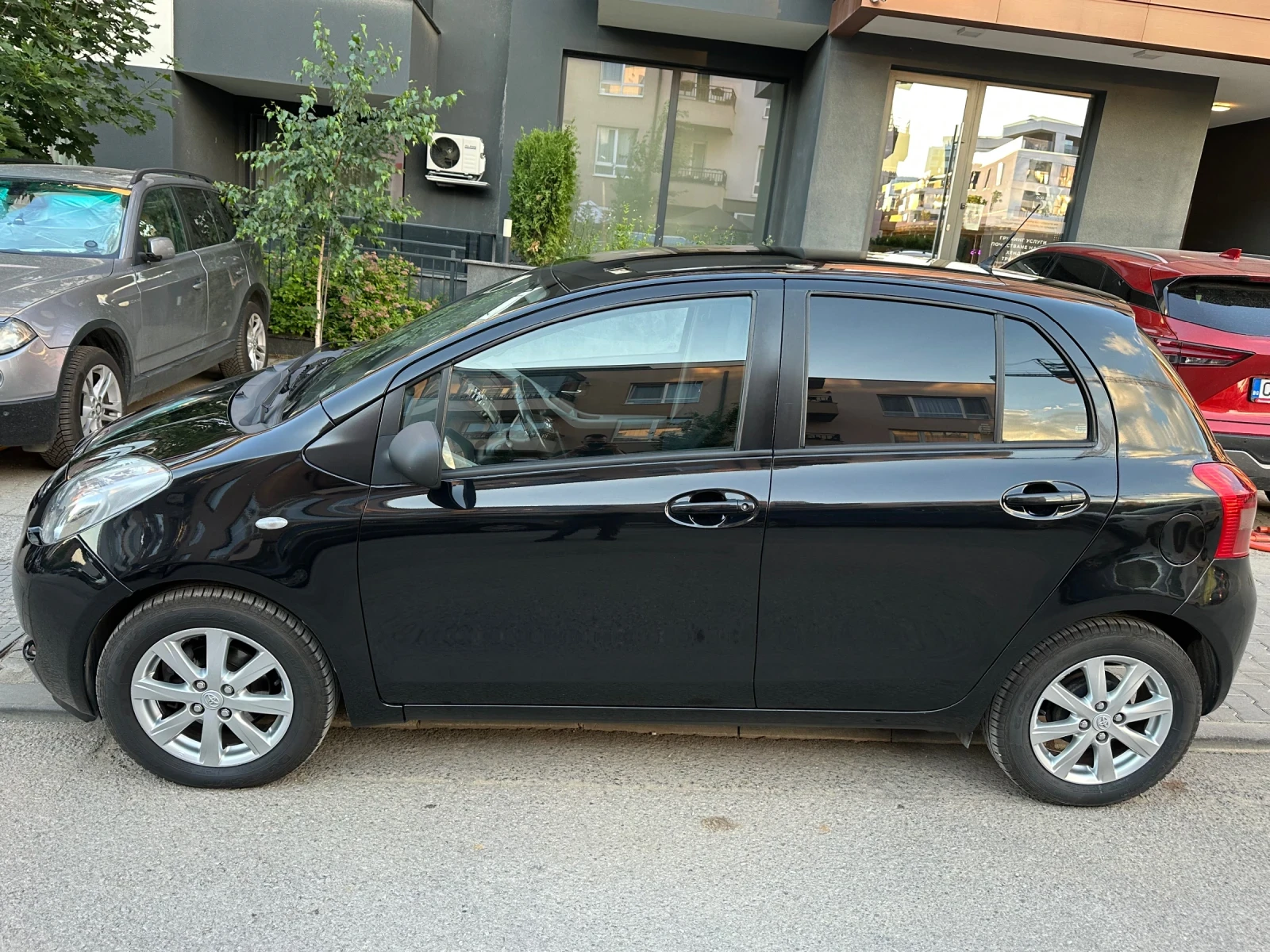 Toyota Yaris 1.3 Автоматик, снимка 3 - Автомобили и джипове - 54962880