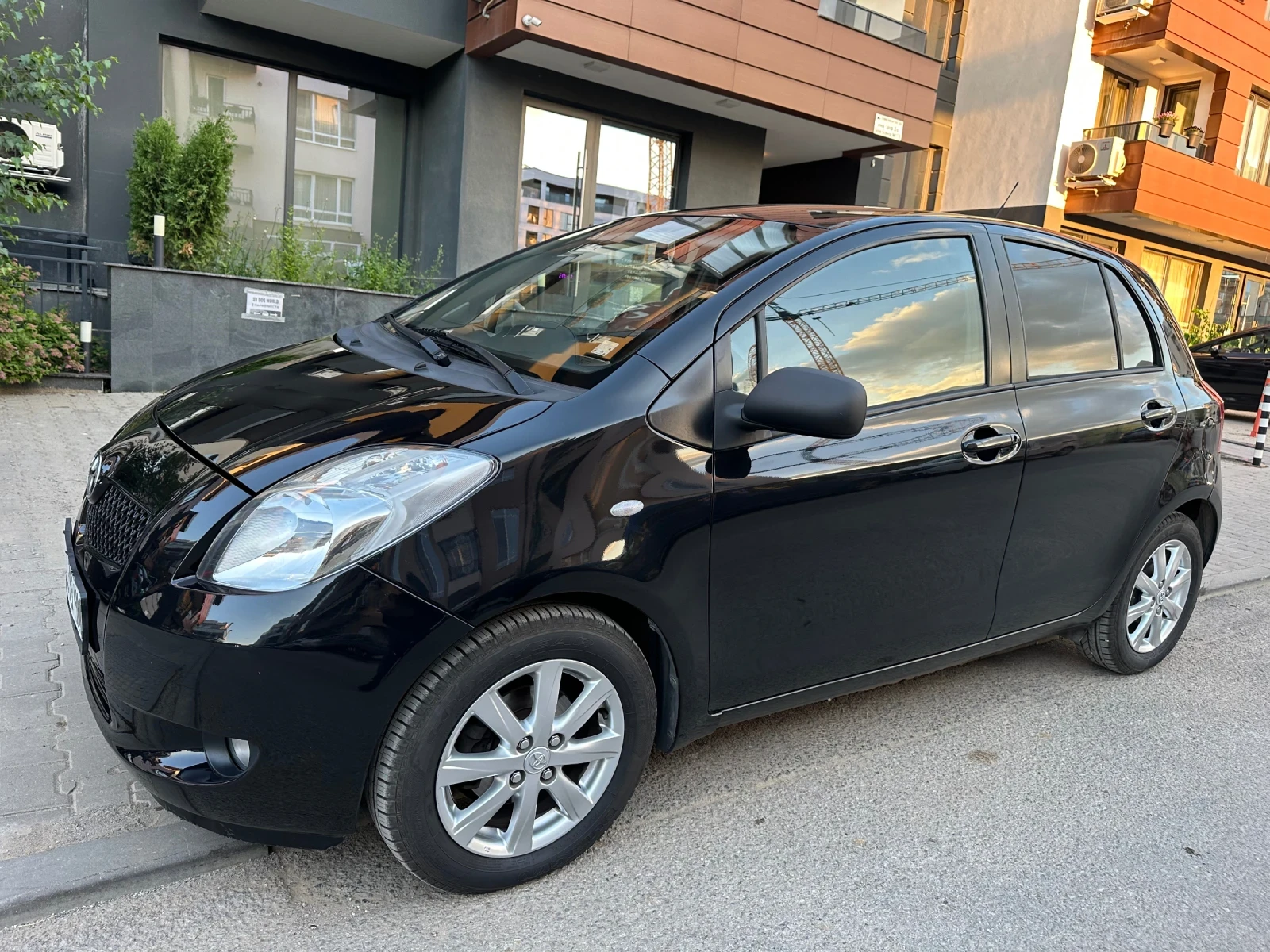 Toyota Yaris 1.3 Автоматик, снимка 12 - Автомобили и джипове - 54962880