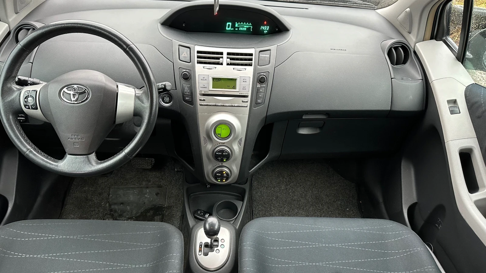 Toyota Yaris, снимка 11 - Автомобили и джипове - 54962880
