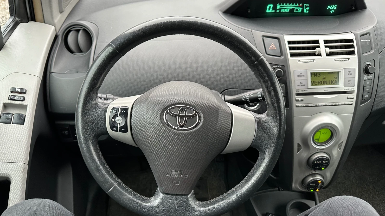 Toyota Yaris, снимка 16 - Автомобили и джипове - 54962880