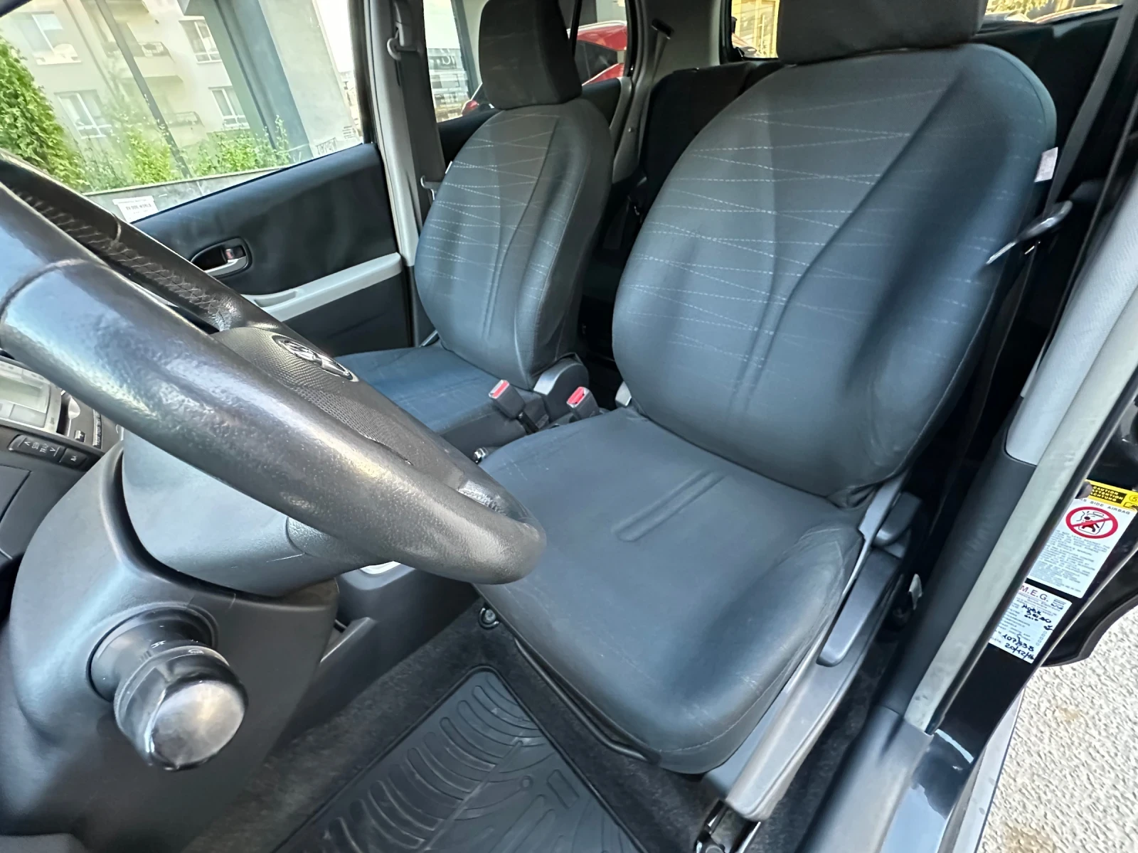 Toyota Yaris 1.3 Автоматик, снимка 7 - Автомобили и джипове - 54962880