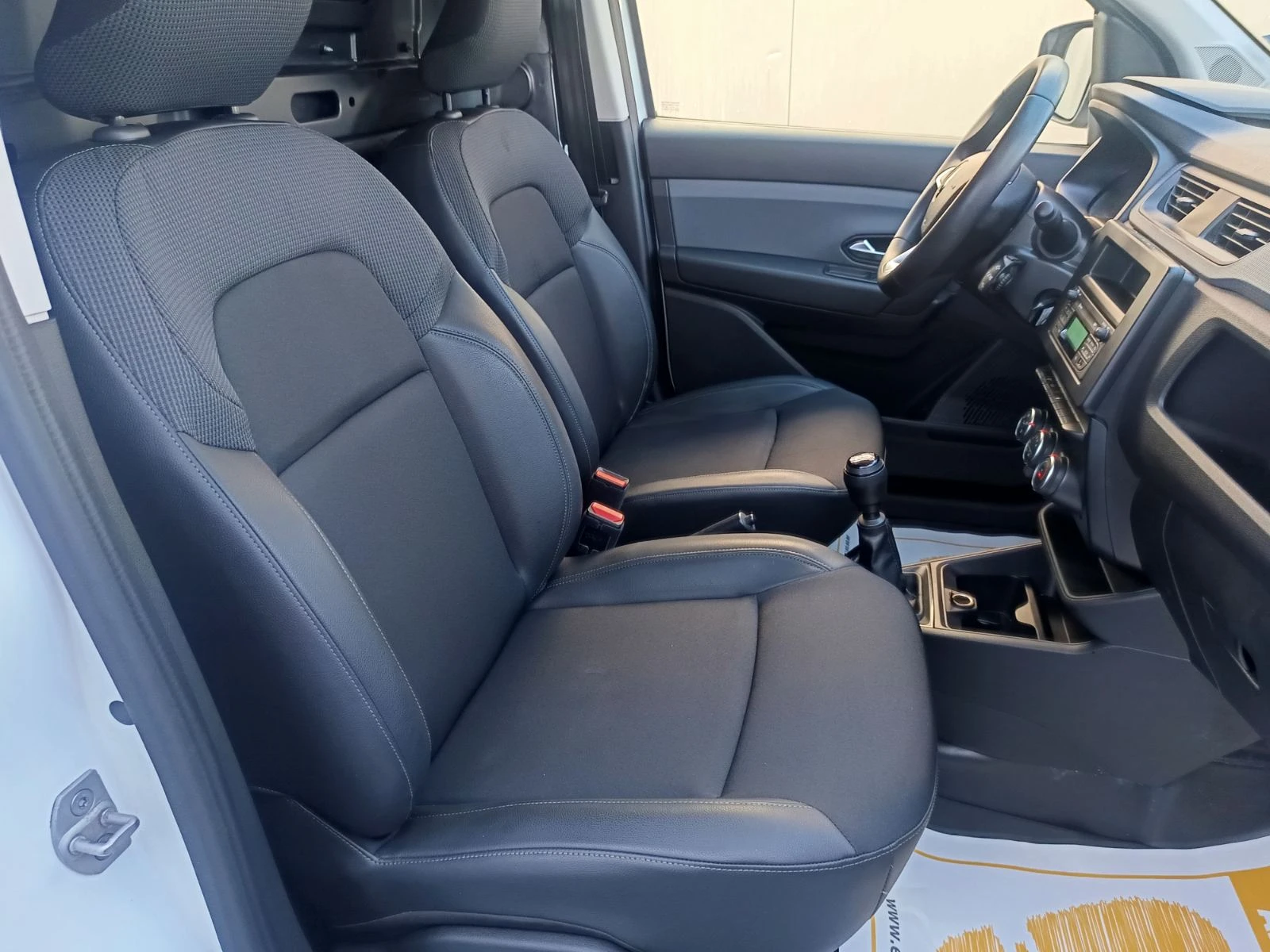 Renault Express 1.5dCi/ 75к.с., снимка 13 - Автомобили и джипове - 56358667