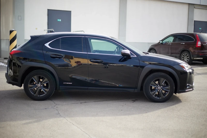 Lexus UX 250h, снимка 8 - Автомобили и джипове - 49271073