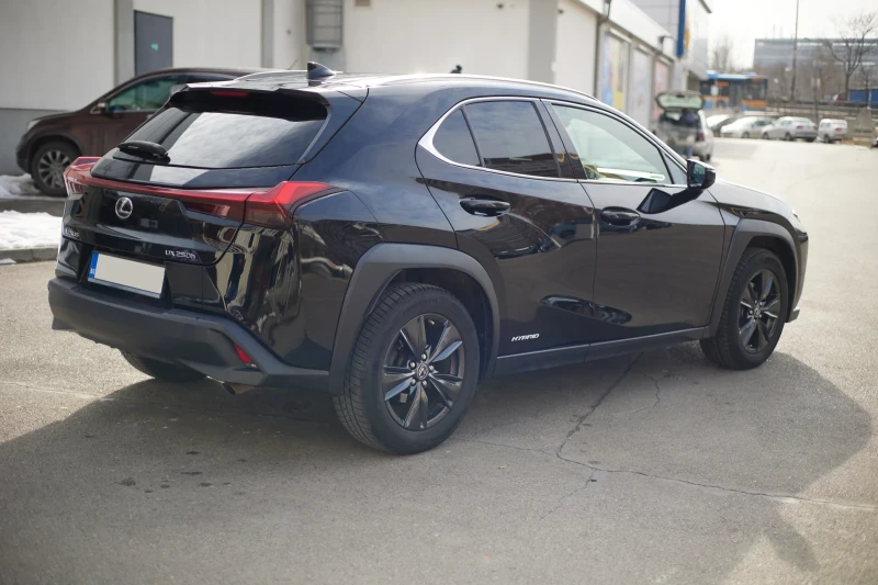 Lexus UX 250h, снимка 7 - Автомобили и джипове - 49271073