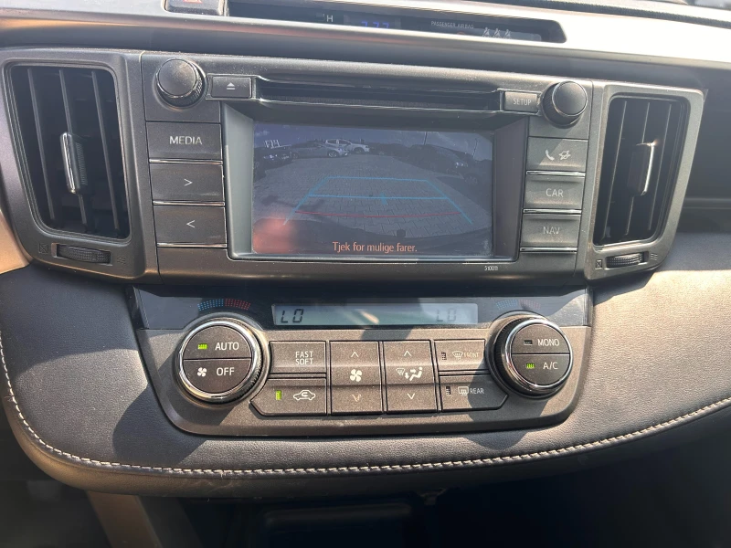 Toyota Rav4 2.2D-4D NAVI/KAMERA EURO 5, снимка 13 - Автомобили и джипове - 51131594