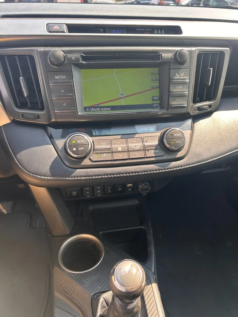 Toyota Rav4 2.2D-4D NAVI/KAMERA EURO 5, снимка 12 - Автомобили и джипове - 51131594