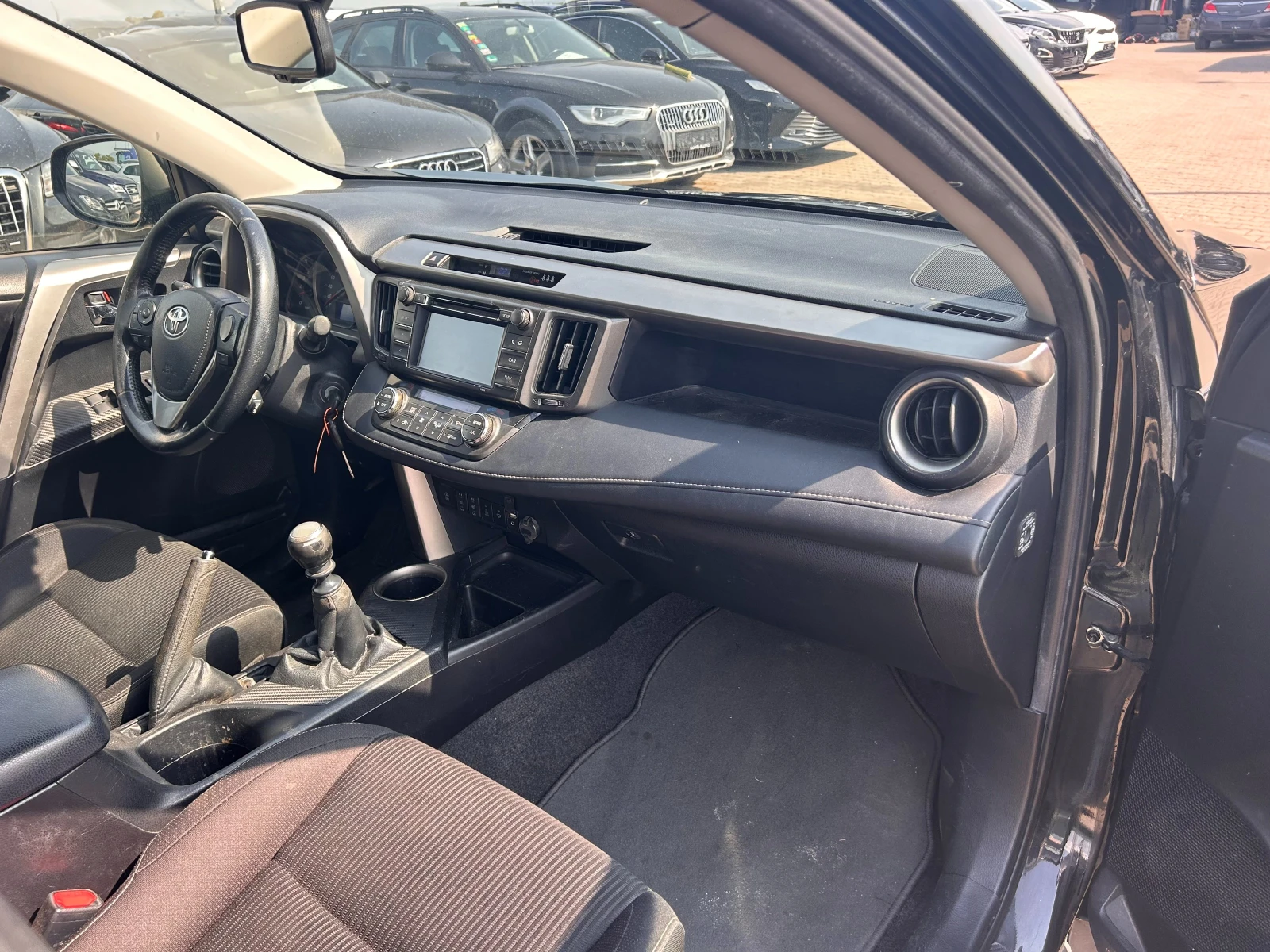 Toyota Rav4 2.2D-4D NAVI/KAMERA EURO 5 - изображение 10