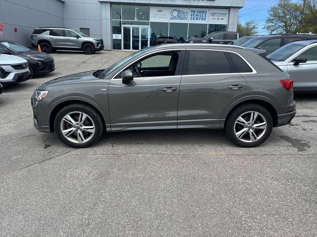 Audi Q3 * Progressiv * CARFAX * БЕЗ ПЪРВОНАЧАЛНА ВНОСКА, снимка 2 - Автомобили и джипове - 54651892