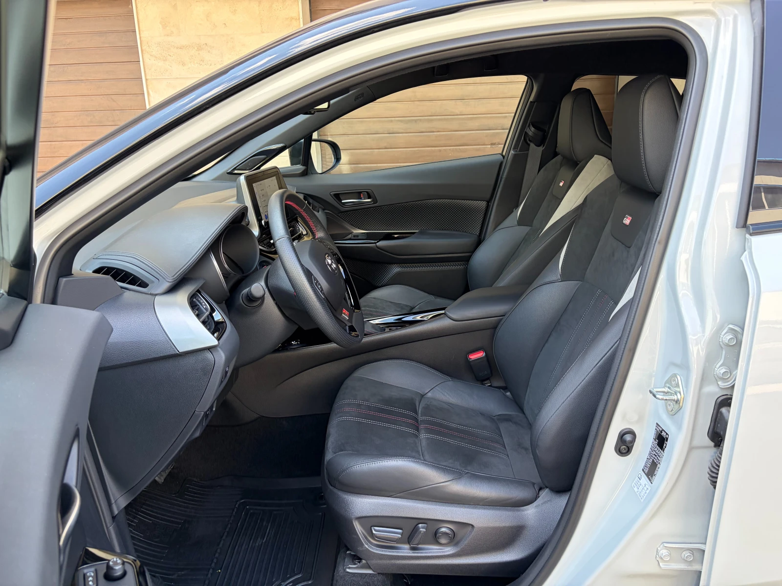Toyota C-HR 2.0 HSD GR Sport- � �������� | Mobile.bg � ����������� 6