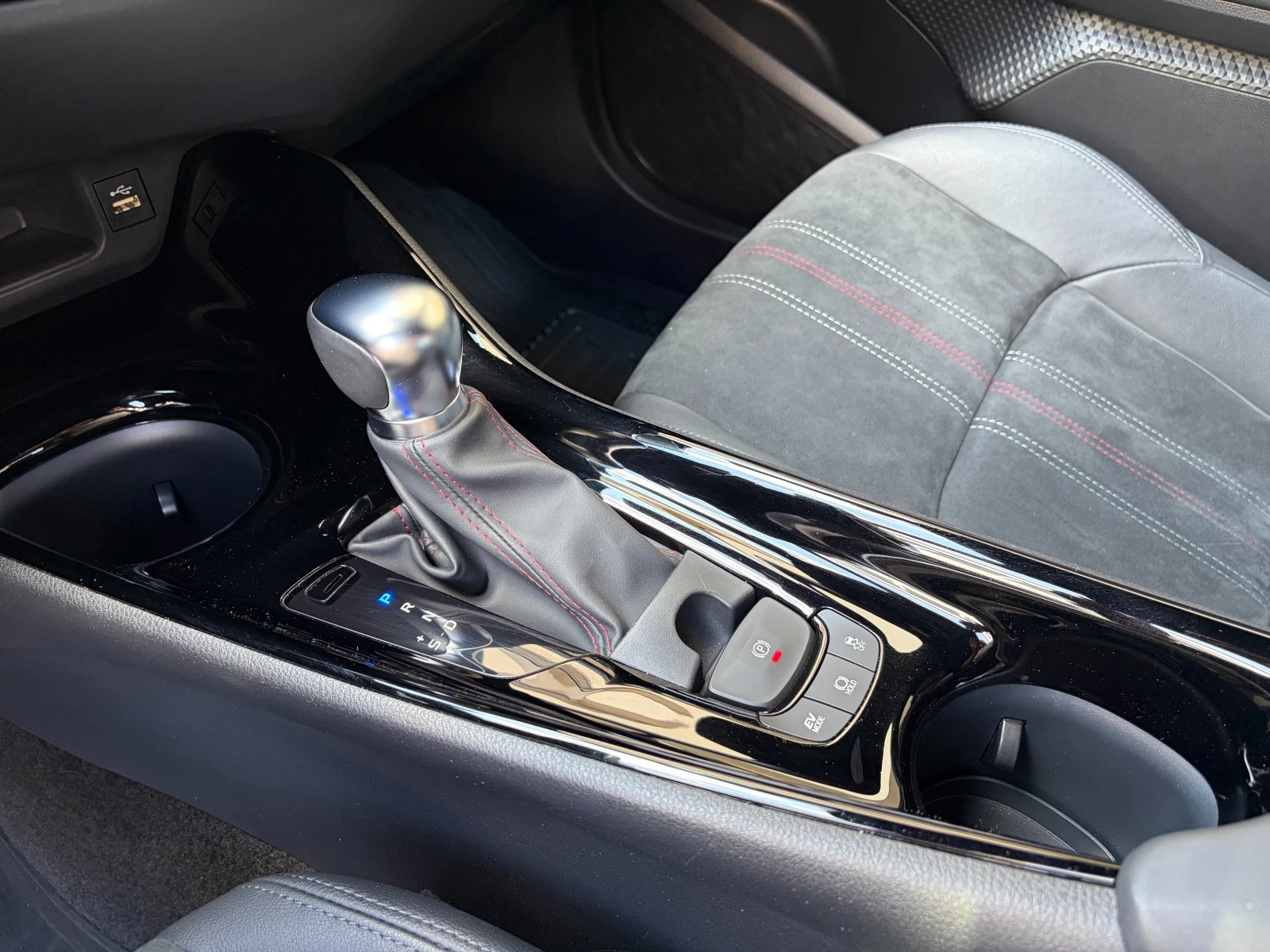 Toyota C-HR 2.0 HSD GR Sport- � �������� | Mobile.bg � ����������� 13
